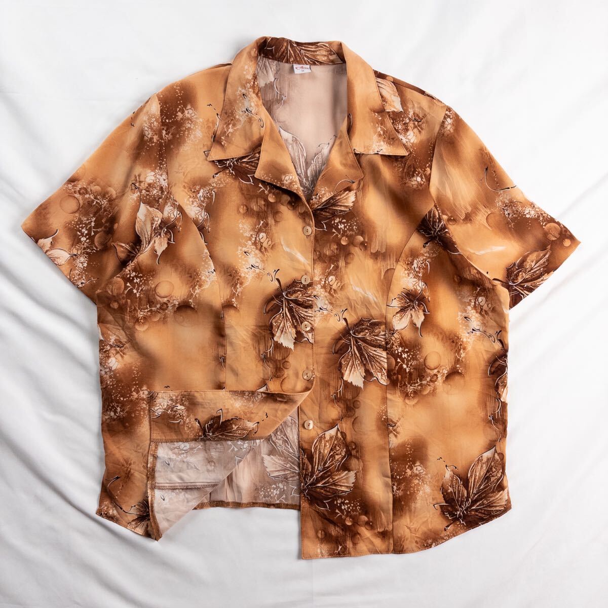 Euro Vintage 70-80s Anna 開襟 オープンカラー ムラ染め 暖色 リーフ アジアン エスニック デザインボタン 総柄シャツ ポリシャツ拍卖