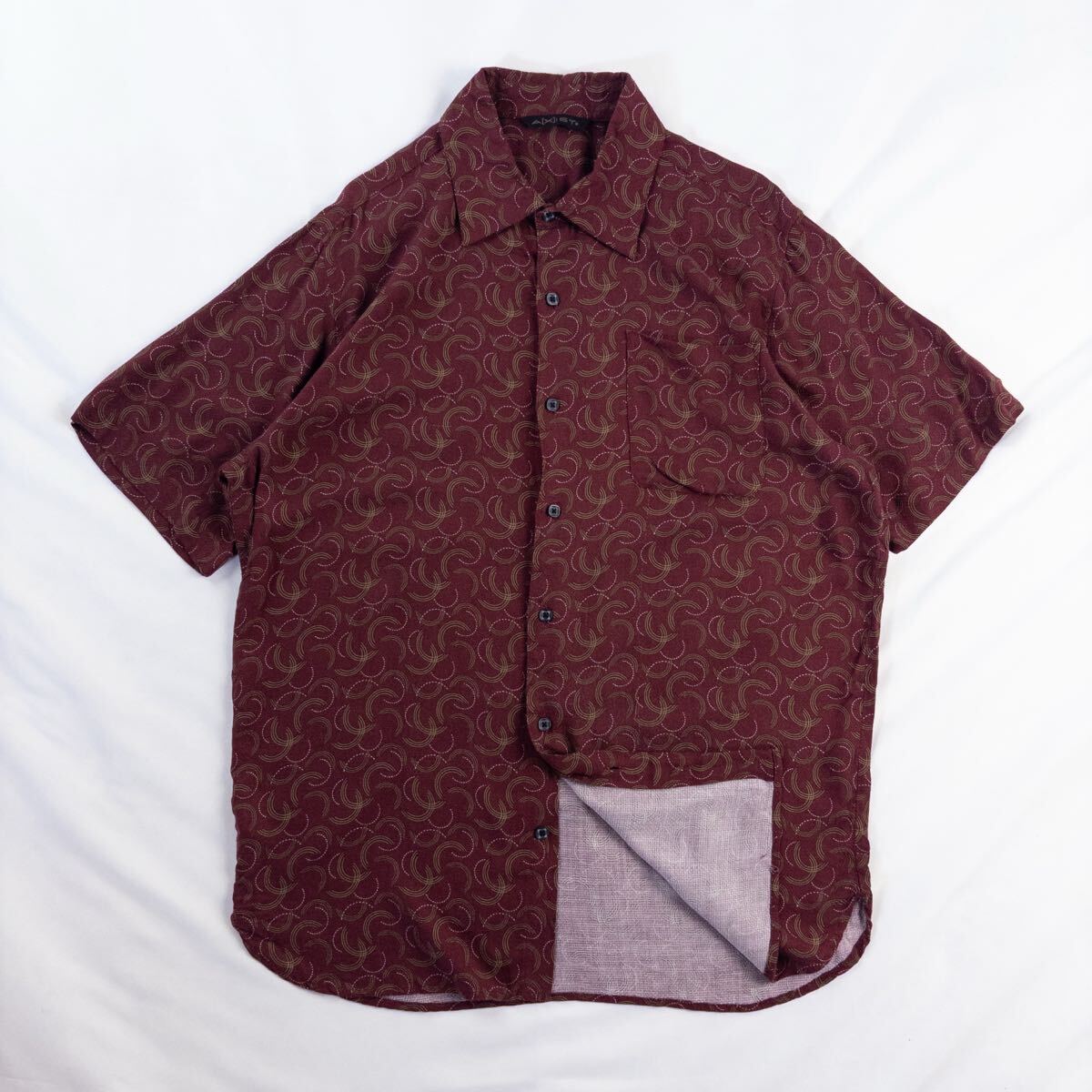US Vintage 00s AXIST レーヨン100% 異素材 立体 アート エスニック 幾何学模様 レトロ ボルドー 臙脂 総柄 デザインシャツ拍卖