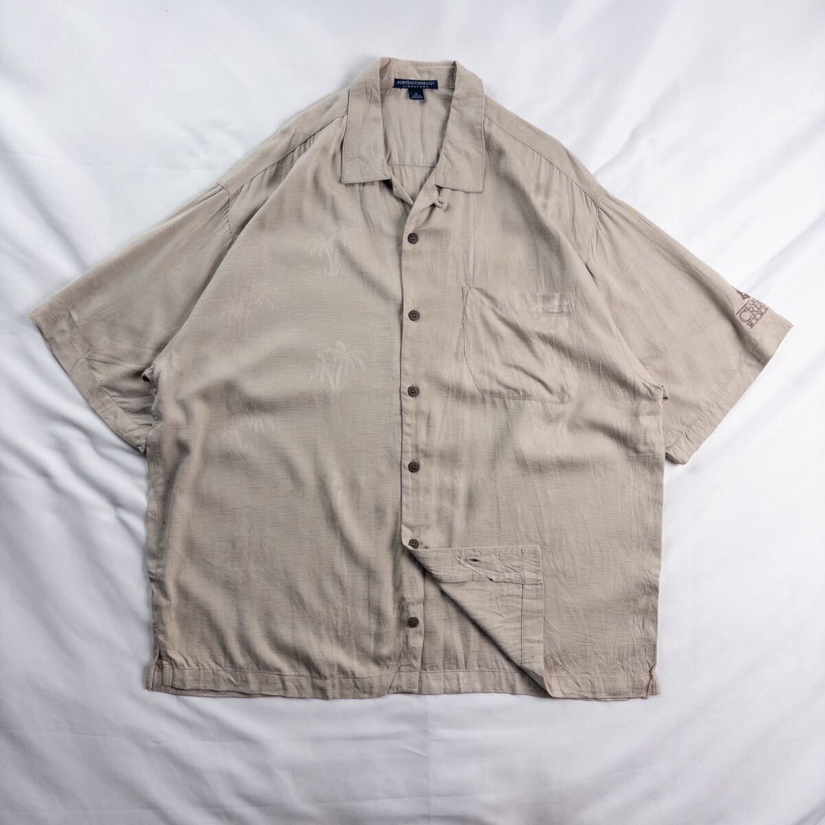 US Vintage 90s PORT AUTHORITY レーヨン 開襟 オープンカラー 企業 ロゴ 光沢 刺繍 立体 ヤシ パーム ベージュ ハワイアン アロハシャツ拍卖