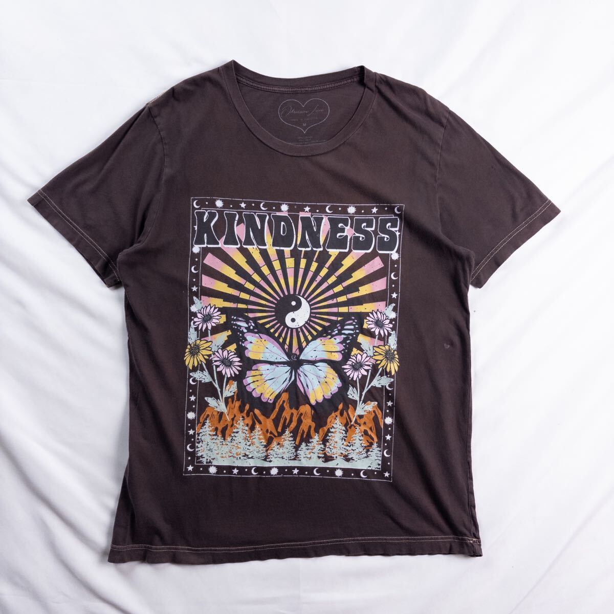 US Vintage Obsessive Love コットン100% プリント 蝶 花 陰陽 太陽 ロゴ ヒッピー フェス ブラウン Tシャツ拍卖