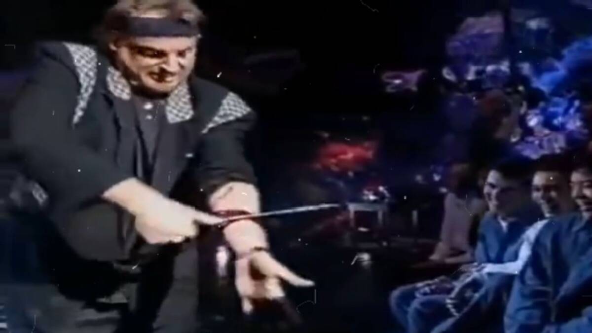 プロ仕様マジック道具「The Amazing Johnathan’s Knife Through Arm」horror ホラー 手品 ハロウィン拍卖