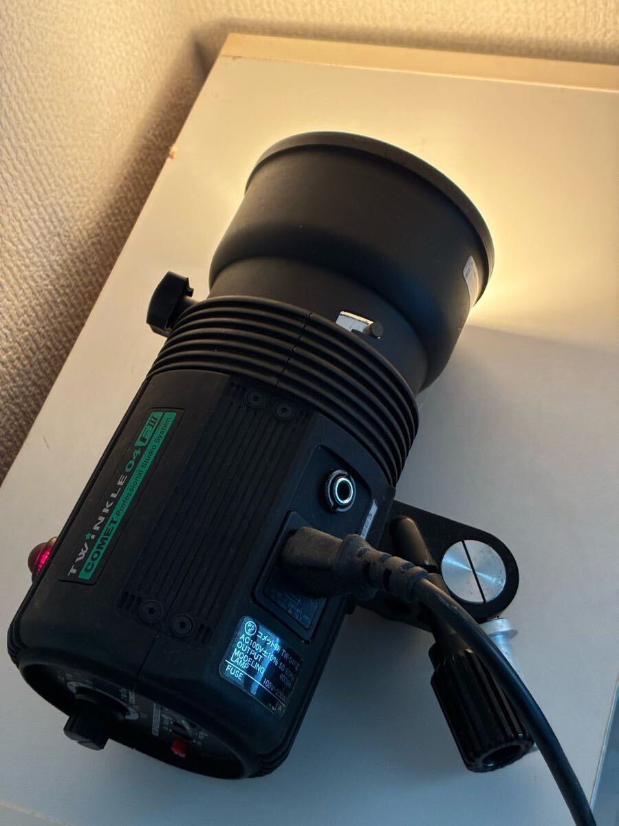 コメット TWINKLE 04 FⅢモノブロックストロボ+シンクロンガラスグローブ(光拡散用) ファン付で連続撮影で熱ダレしにくい ②拍卖