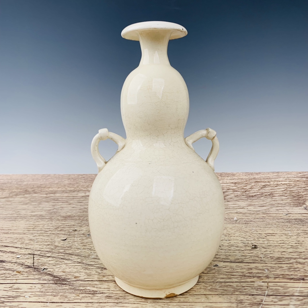 TM7#4561【3.1】中国骨董 人間国宝 磁器【唐窯双系瓶です】工芸品 施釉陶 青花磁 陶芸 精美彫 置物 收藏品 拍卖