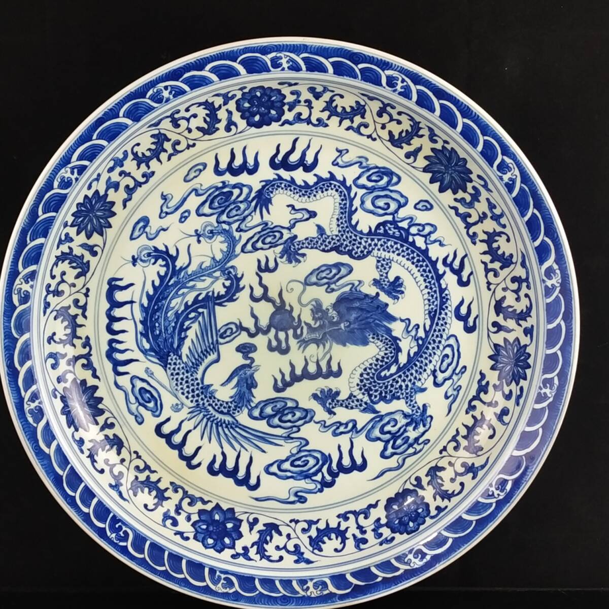 TM7#5096【3.1】中国骨董 人間国宝 磁器【大清乾隆青花手画龍鳳呈祥皿】工芸品 施釉陶 青花磁 陶芸 精美彫 置物 收藏品 拍卖