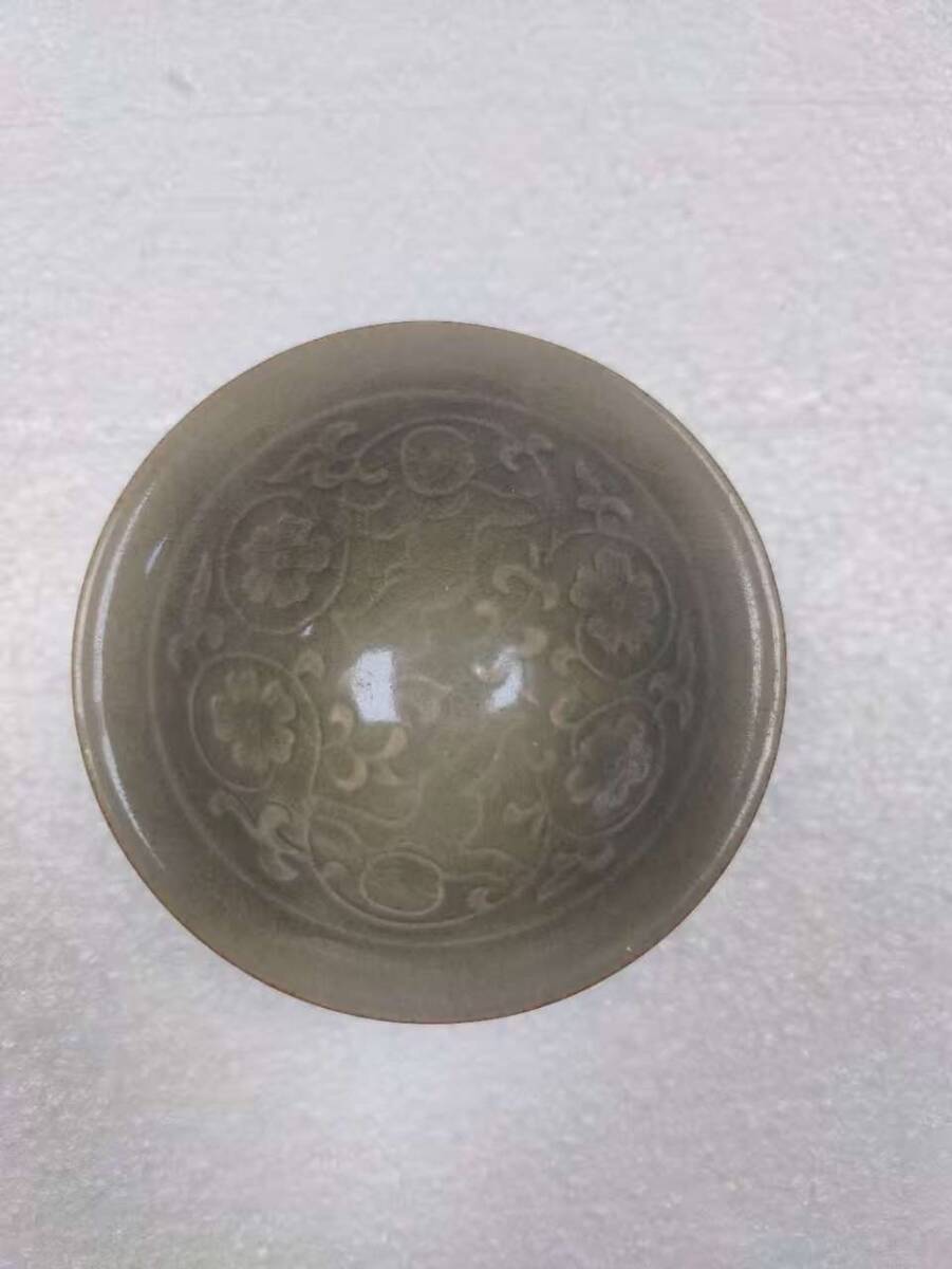 A049【3.1】中国骨董 人間国宝 磁器【青磁の碗です】工芸品 施釉陶 青花磁 陶芸 精美彫 置物 收藏品 拍卖