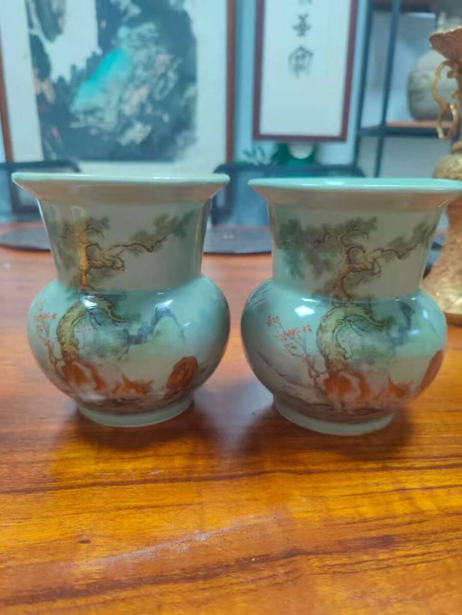 A060【3.1】中国骨董 人間国宝 磁器【陶器の花瓶1組です】工芸品 施釉陶 青花磁 陶芸 精美彫 置物 收藏品 拍卖