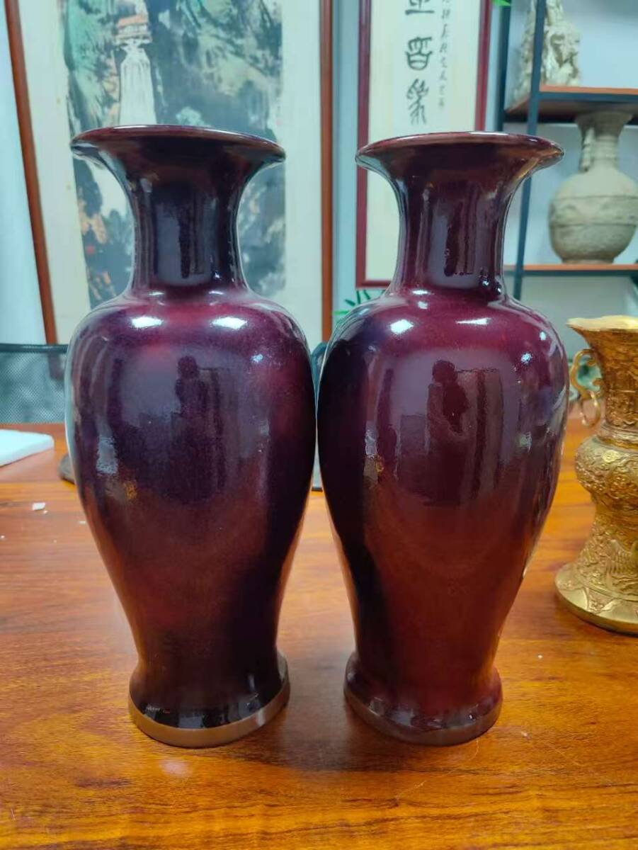 A064【3.1】中国骨董 人間国宝 磁器【鈎一対の窯花瓶です】工芸品 施釉陶 青花磁 陶芸 精美彫 置物 收藏品 拍卖