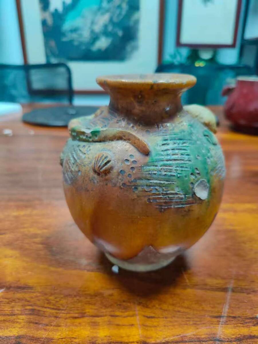 A066【3.1】中国骨董 人間国宝 磁器【唐代の三彩壺が出土しました】工芸品 施釉陶 青花磁 陶芸 精美彫 置物 收藏品 拍卖