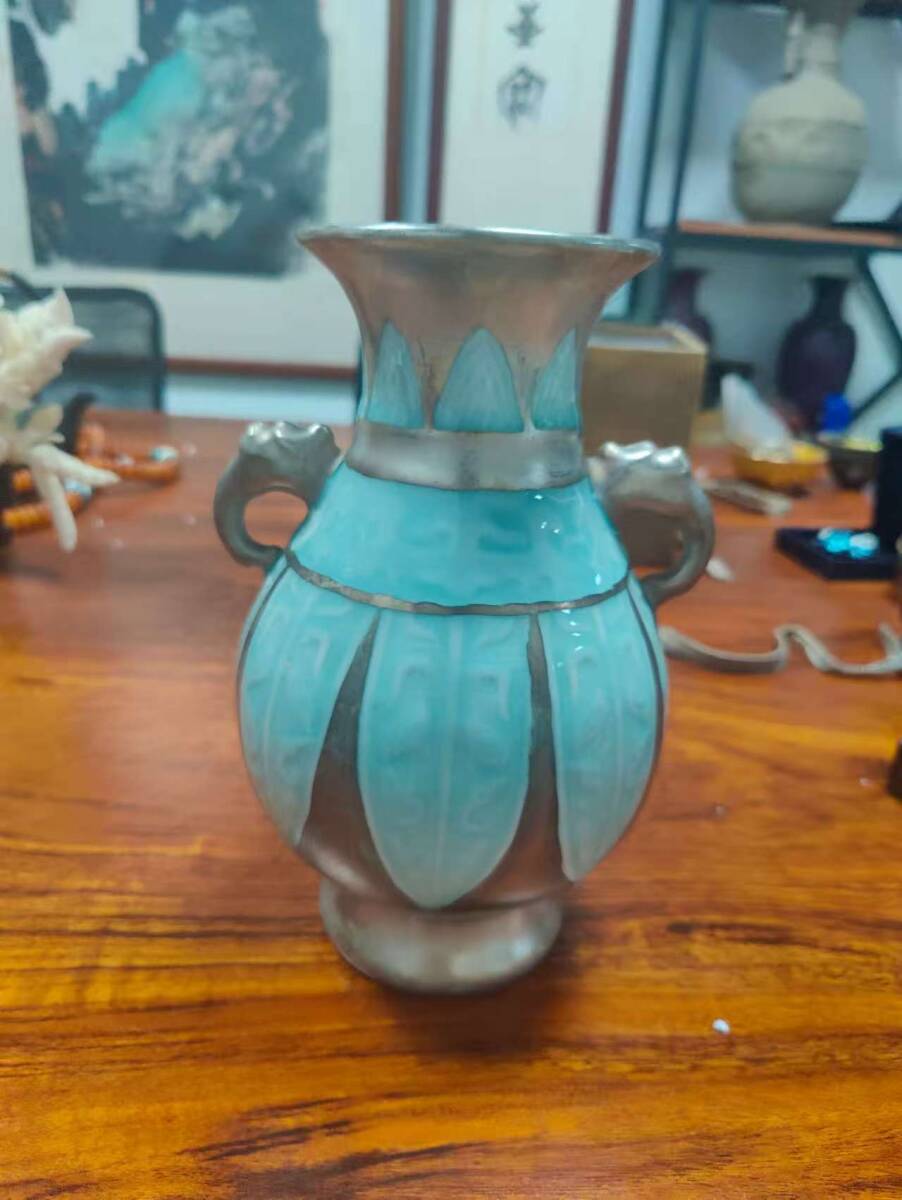 A028【3.1】中国骨董 人間国宝 磁器【青磁の花瓶です】工芸品 施釉陶 青花磁 陶芸 精美彫 置物 收藏品 拍卖