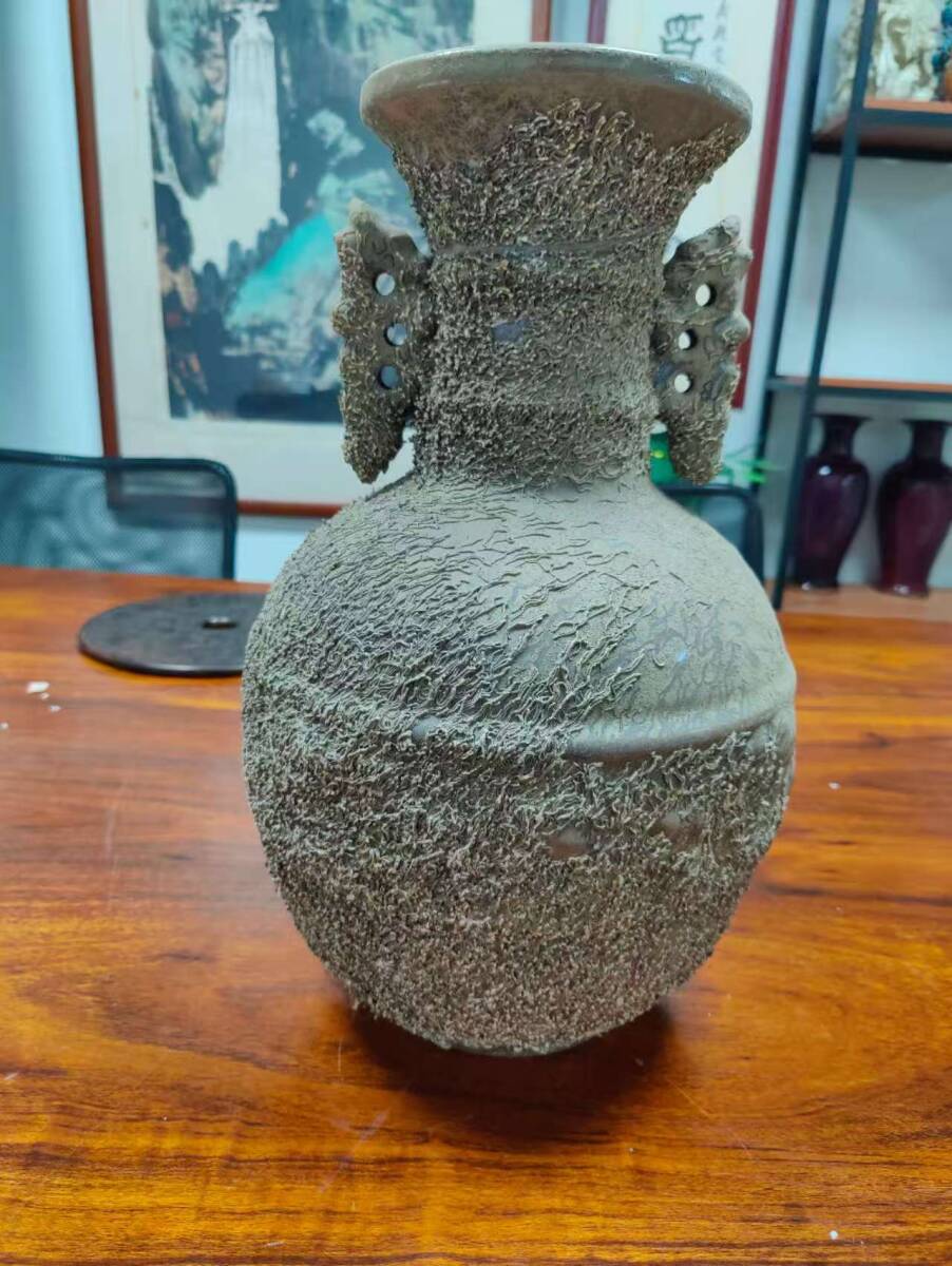 A073【3.1】中国骨董 人間国宝 磁器【陶器の花瓶です】工芸品 施釉陶 青花磁 陶芸 精美彫 置物 收藏品 拍卖