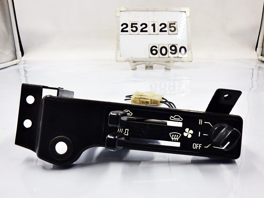 ☆マツダ ポーターキャブ PC56T☆ ヒータースイッチパネル ジャンク品 1391-61-200A ★送料無料(沖縄・離島は除く)★252125拍卖