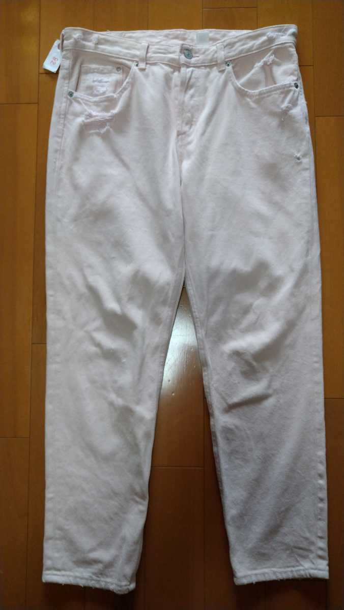 送料込/&DENIM(H&M)ボーイフレンドローウエストデニム/薄ピンクカラージーンズ/30サイズ表示もw身体~81cm/ハチの巣スクラッチ加工/釦フライ拍卖