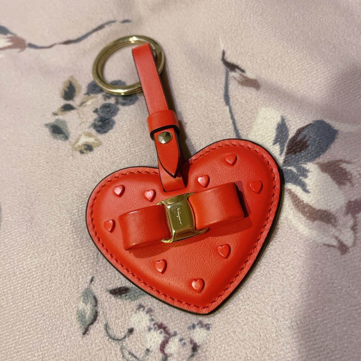 Salvatore Ferragamo レザー キーリング バッグチャーム拍卖