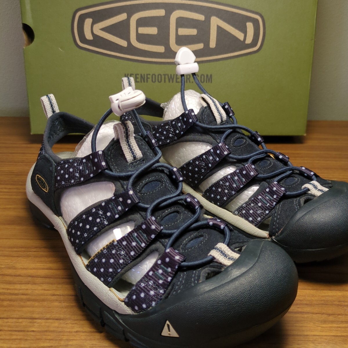 120-43 KEENサンダル24.0cm拍卖