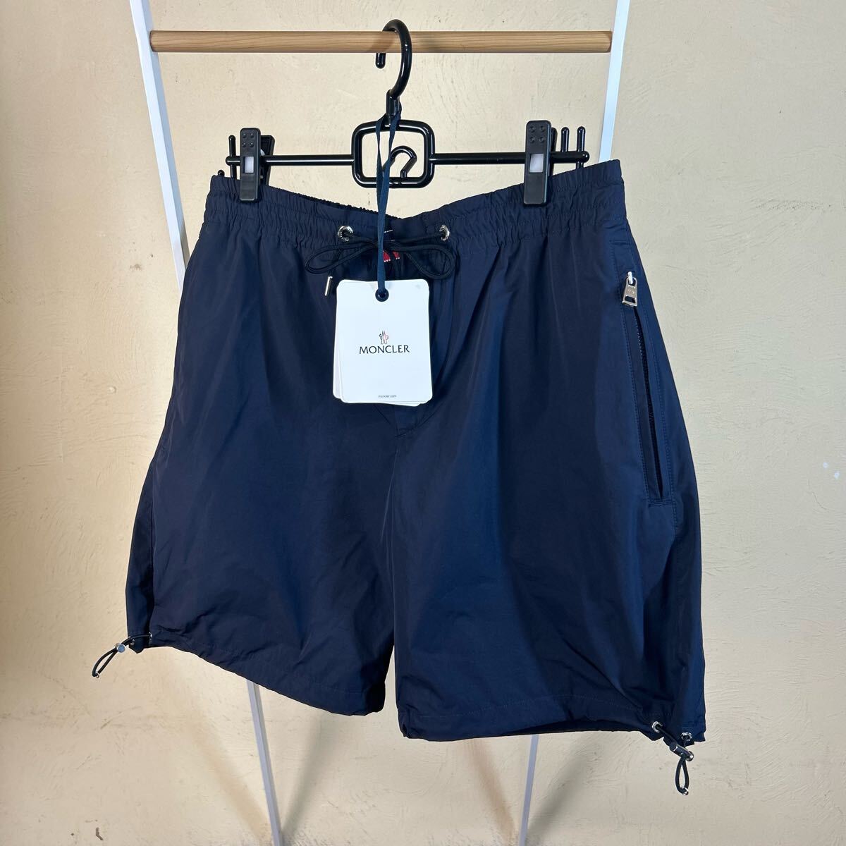 【タグ付き美品】【23年モデル】MONCLER モンクレール ハーフパンツ ショートパンツネイビー44拍卖