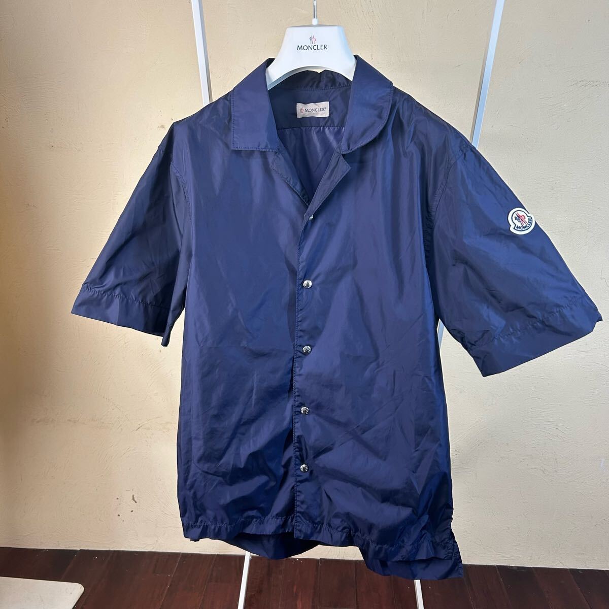 【レア美品】 MONCLER モンクレールナイロン半袖シャツネイビーS拍卖