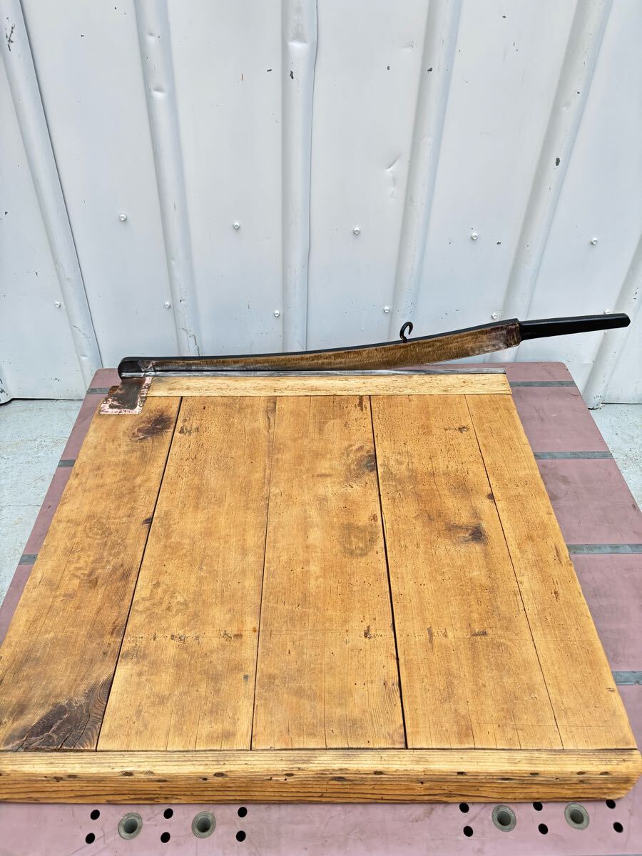 中古品 台付押切 切断機 シャーリング 押し切り刃こぼれ無し 切断長さ700 mm 切断動作確認済み拍卖