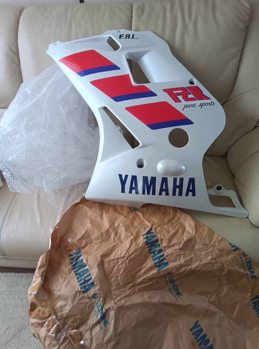 新品 ヤマハ純正部品 FZR250 (3HX)サイドカウル、 ボディフロントロアー 、アンダーカウル、 シルキーホワイト色(2KR)にも転用可能拍卖
