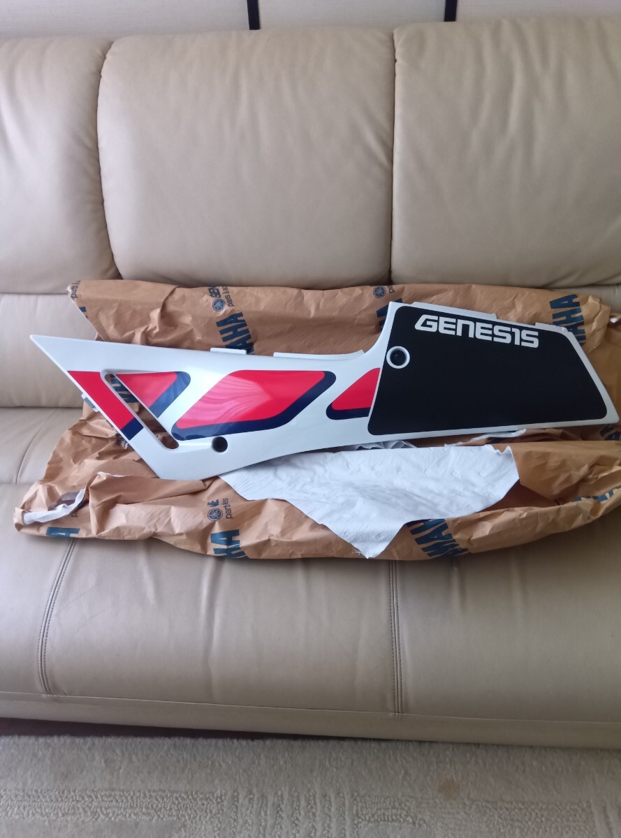 新品、未使用品、純正部品、ヤマハFZR250 サイドカバー左右セット拍卖