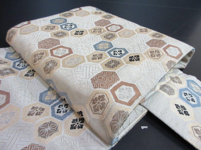 1円 中古 名古屋帯 正絹 和装 和服 亀甲 割付文様 草花 六通柄 九寸帯 長さ322cm【夢職】★拍卖