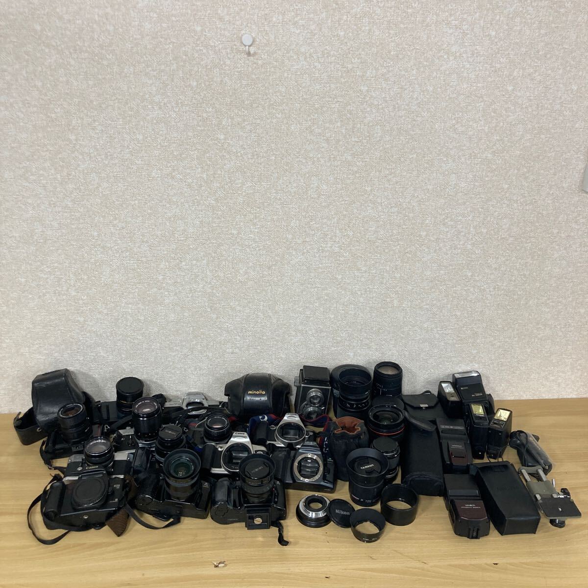 カメラ等 まとめ Canon minolta 他 13点 一眼レフカメラ フィルムカメラ レンズ 8点 二眼レフ 1点 付属品あり まとめて 7 ス 7985拍卖