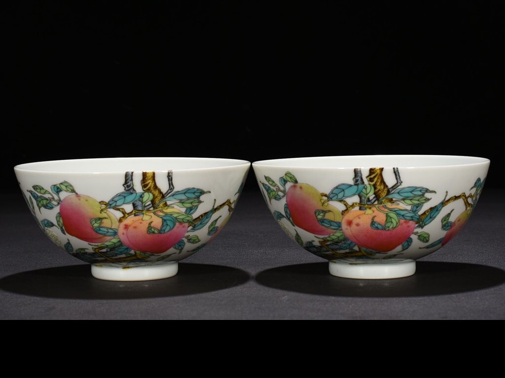 ■TM100■大清雍正年制銘 粉彩過枝五福八桃紋碗一対 時代物 箱付き古玩 唐物 古陶磁器■拍卖