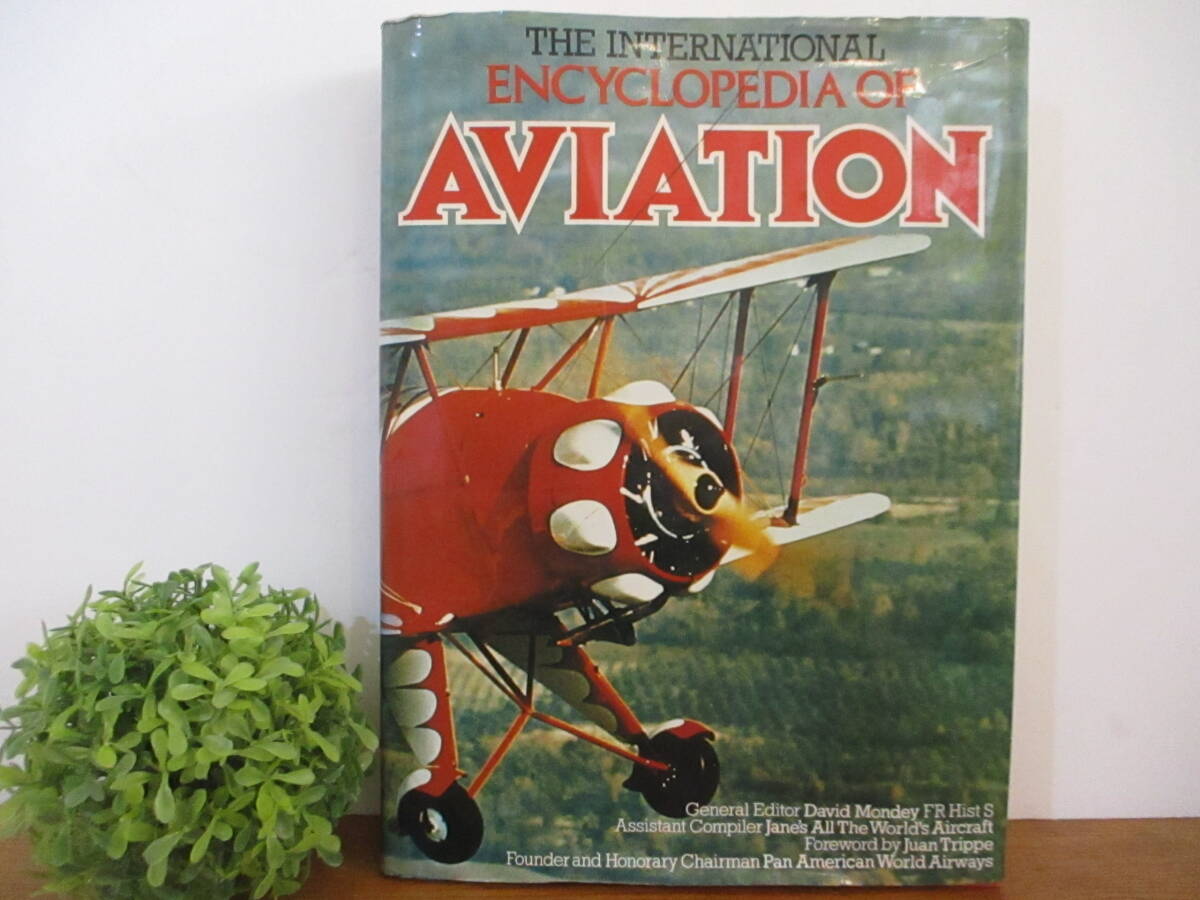 【レア】洋書 航空史『THE INTERNATIONAL ENCYCLOPEDIA OF AVIATION 』CROWN クラウン 大型本 中古本 飛行機 ヘリコプター 気球 航空機拍卖
