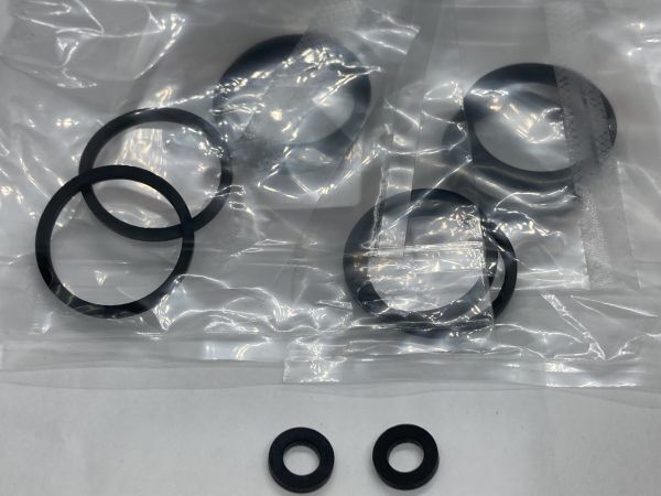 スズキ GF250S GJ71C フロントブレーキキャリパー オイルシール+ダストシール ゴム 69107-34200 59108-04A00/59107-40F00拍卖