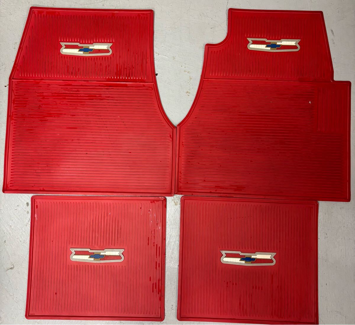 55-57ベルエアフロアーマットレッド4枚セット中古品。ローライダー ハイドロ シボレー ラバーマット拍卖