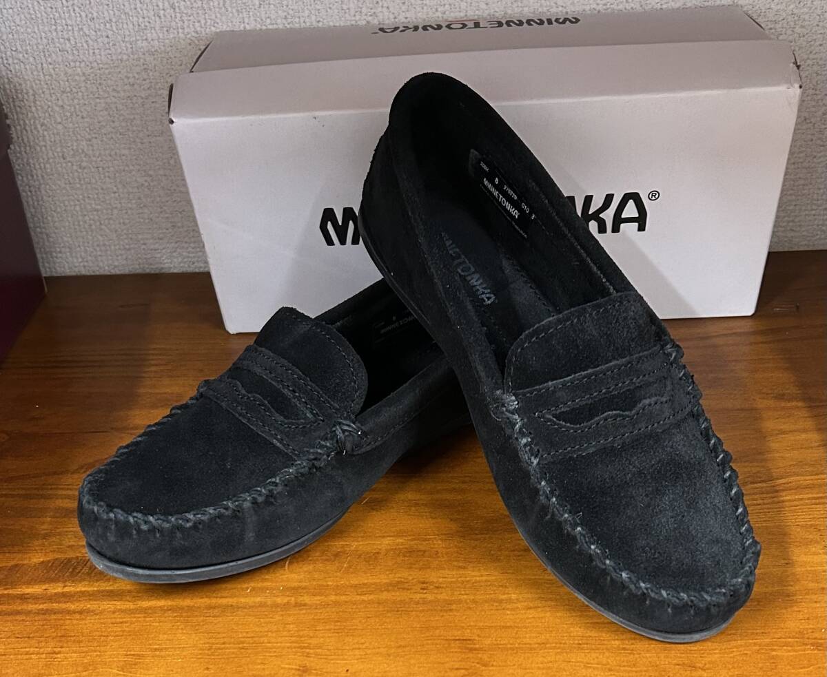 中古品☆ミネトンカの高級スエード本革製のローファー☆黒☆US8☆24.5㎝拍卖