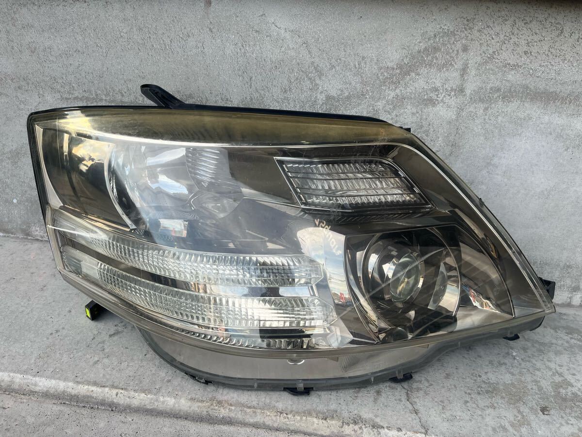 GP042【トヨタ:アルファード】10系 後期 右ヘッドライト 黄ばみあり※点灯未確認※業販向け拍卖