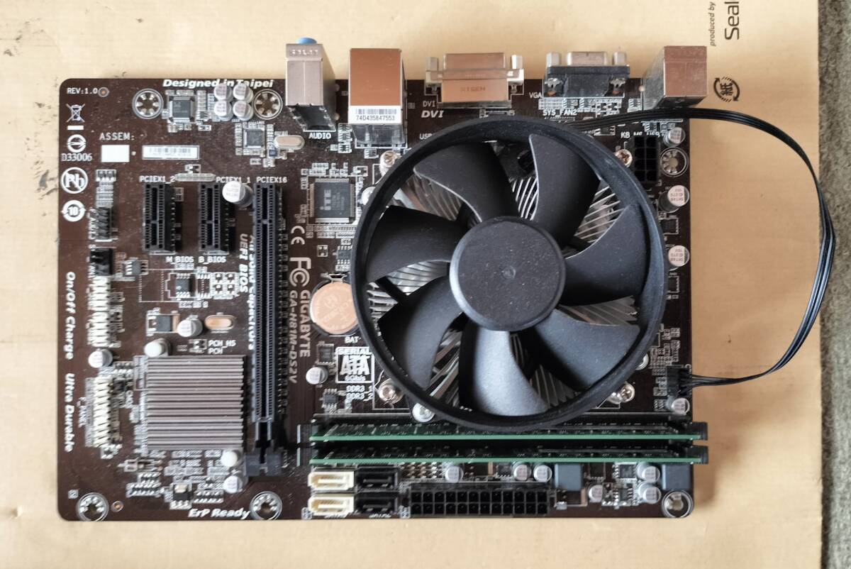 中古 GAGABYTE GA-H81M-DS2V マザーボード+CPU+CPUファン+メモリ拍卖