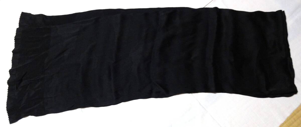 中古品!雲模様が浮き出た黒色の帯揚げ、ストールにも拍卖