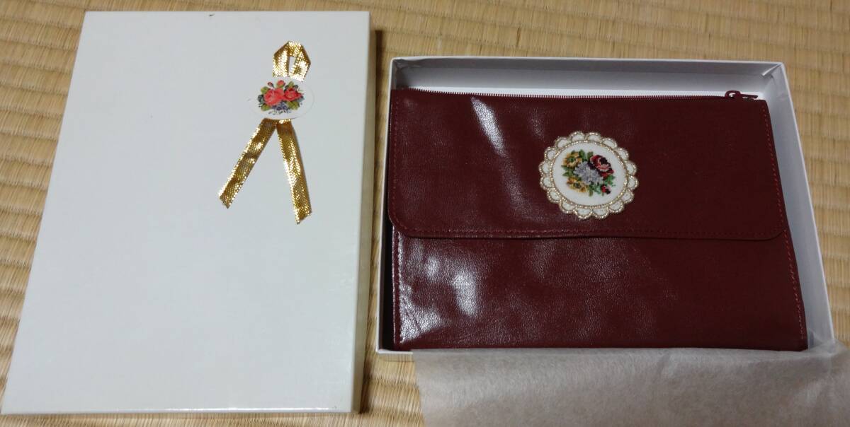 久家道子・プチポワン革製小豆色ポシェット(ポーチにも)、ポケットいっぱい(札・コイン・カード・手帳・パスポート入れなどに)拍卖