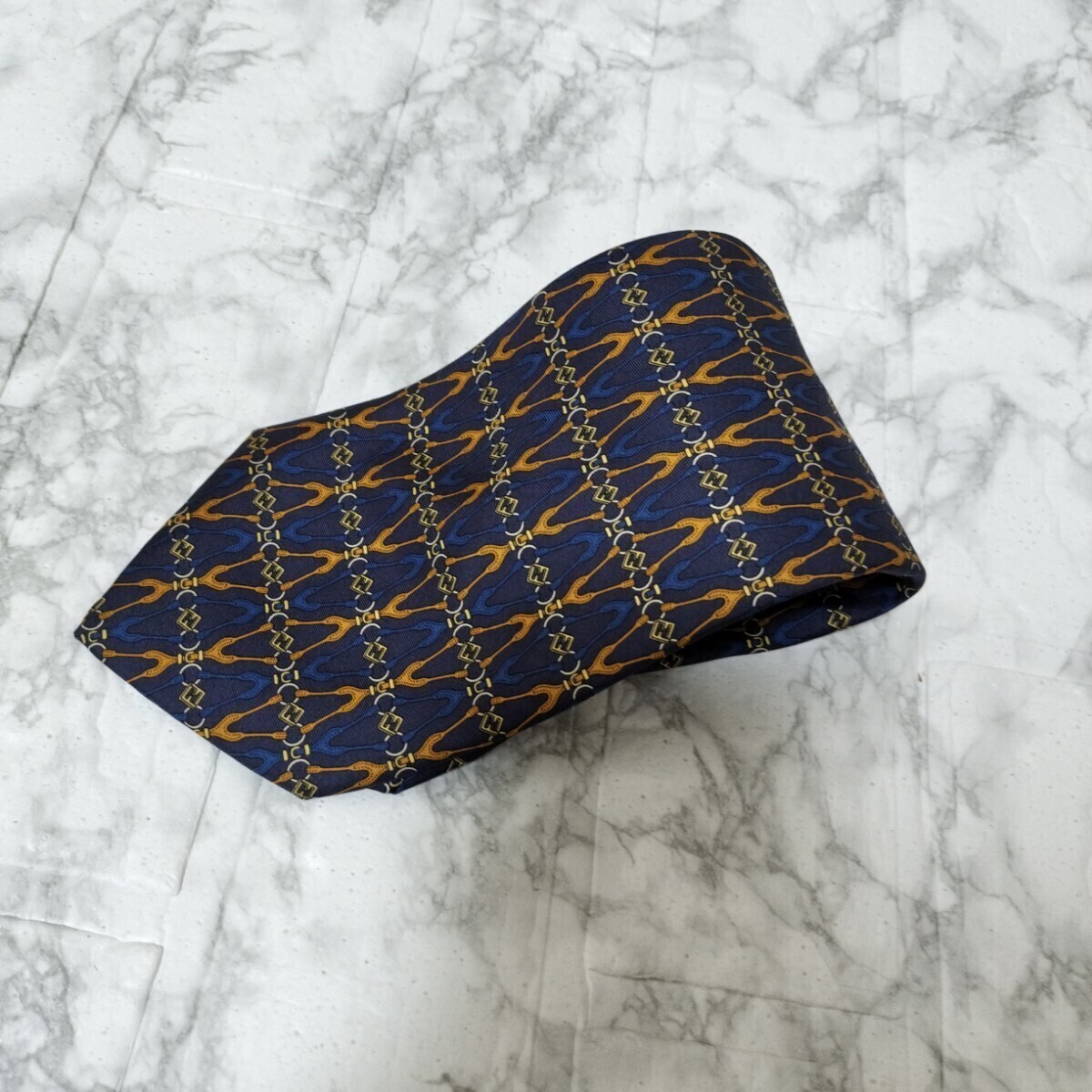 【美品】FENDIネクタイ ネイビー拍卖