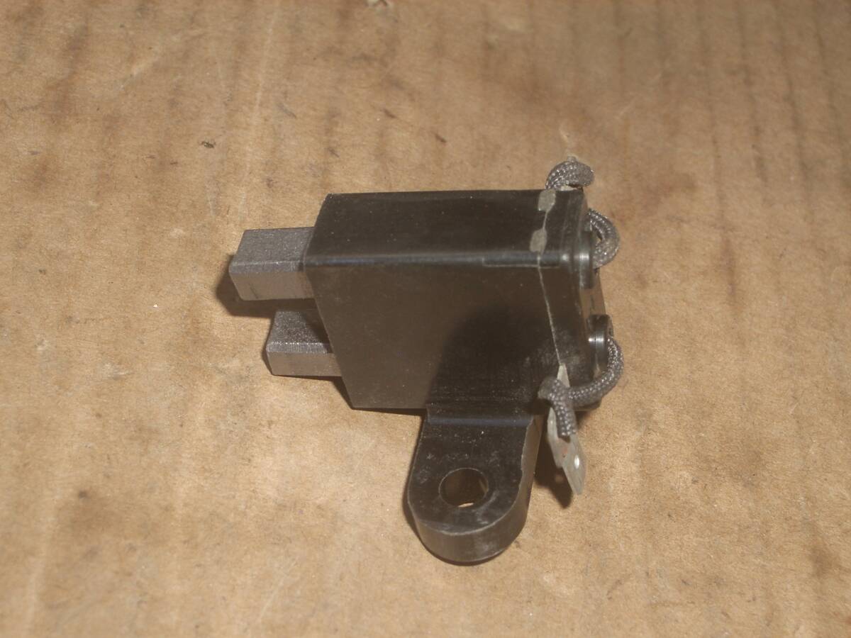 新ダイワ 発電機 EGR24ーSB ブラシ 拍卖