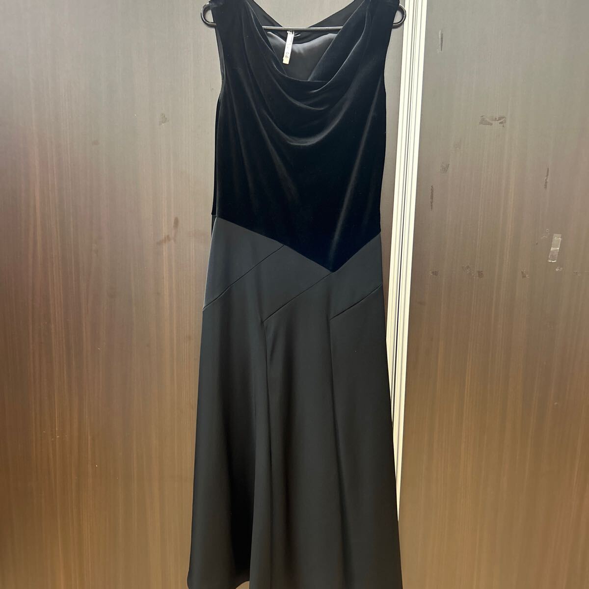 d7e60 ワンピース ノースリーブ ドレス 黒 イベント 発表会 ブラック ベロア サテン ロング 拍卖