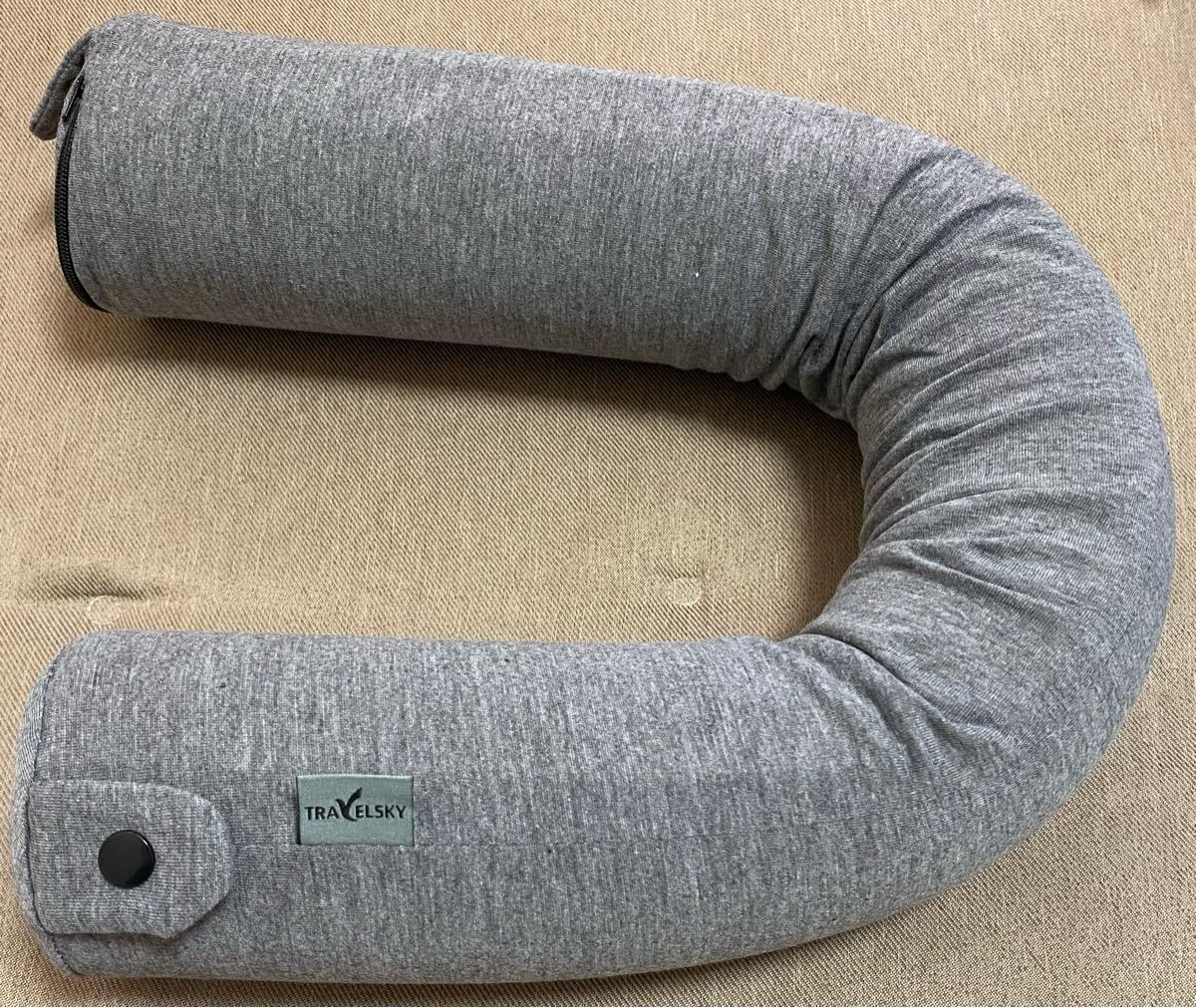 【美品】 TRAVELSKY ネックピロー トラベルピロー グレー 折りたたみ式拍卖