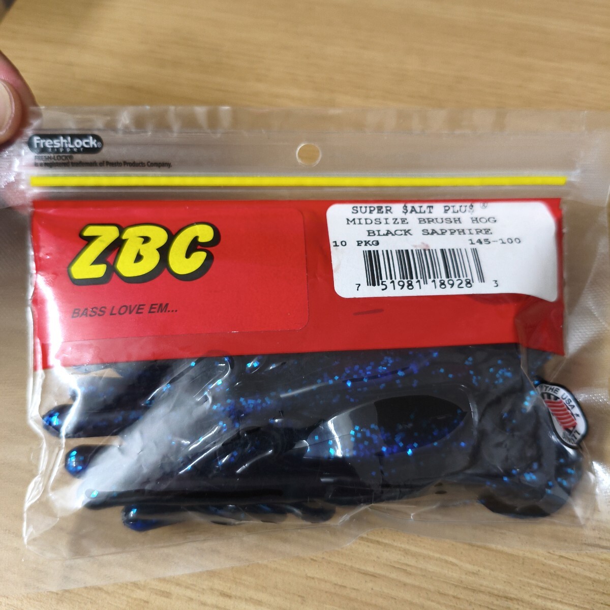 ズーム未使用品 ミッドサイズブラッシュホッグ 4.5インチ 100 ブラックサファイヤー ZOOM拍卖