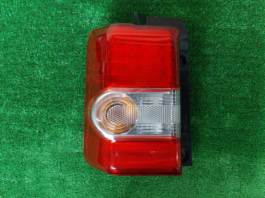 ダイハツムーヴコンテ① DBA-L585S テールライト左 20513 L 初年度登録:平成25年拍卖