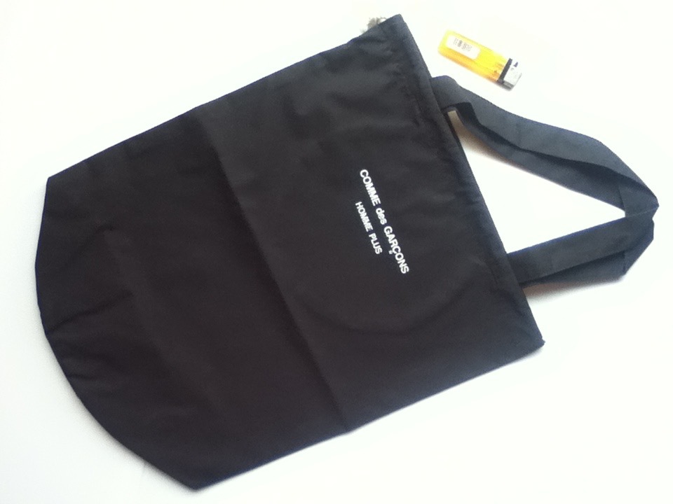 コムデギャルソン オムプリュス ロゴ 円筒形トート 中サイズ 黒 未使用拍卖