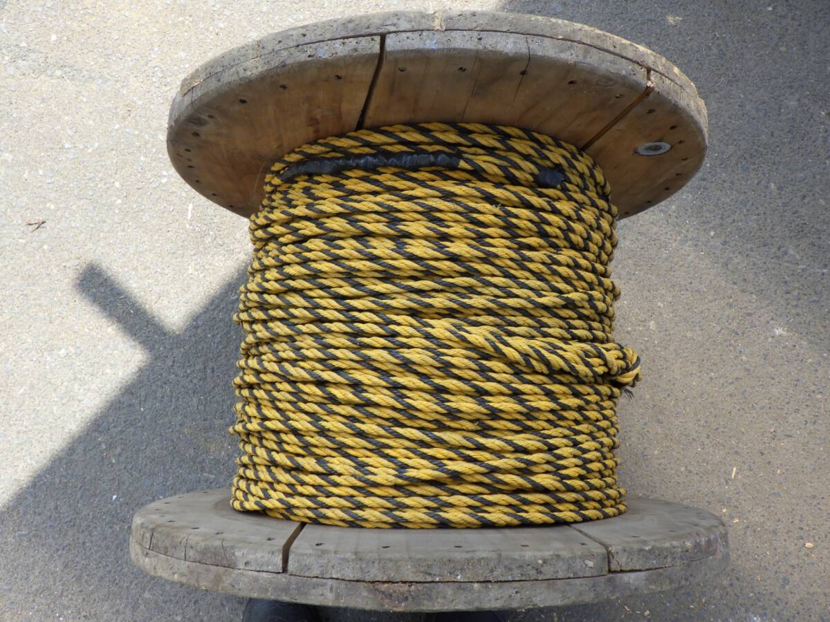 トラロープ 約160M 黄色 ブラック 標識ロープ 黄黒ロープ 化繊ロープ 中古品 一ヶ所継ぎ目あり (160サイズ発送) 250707拍卖