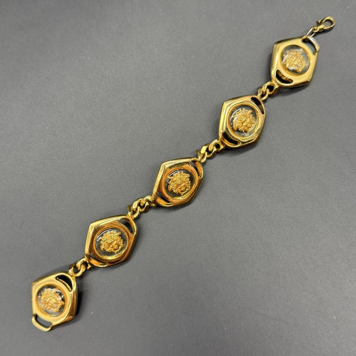 【超希少・極美品】Gianni Versace ジャンニ ヴェルサーチ ブレスレット バングル カラーストーン メデューサ ラウンド ゴールド 大ぶり 拍卖