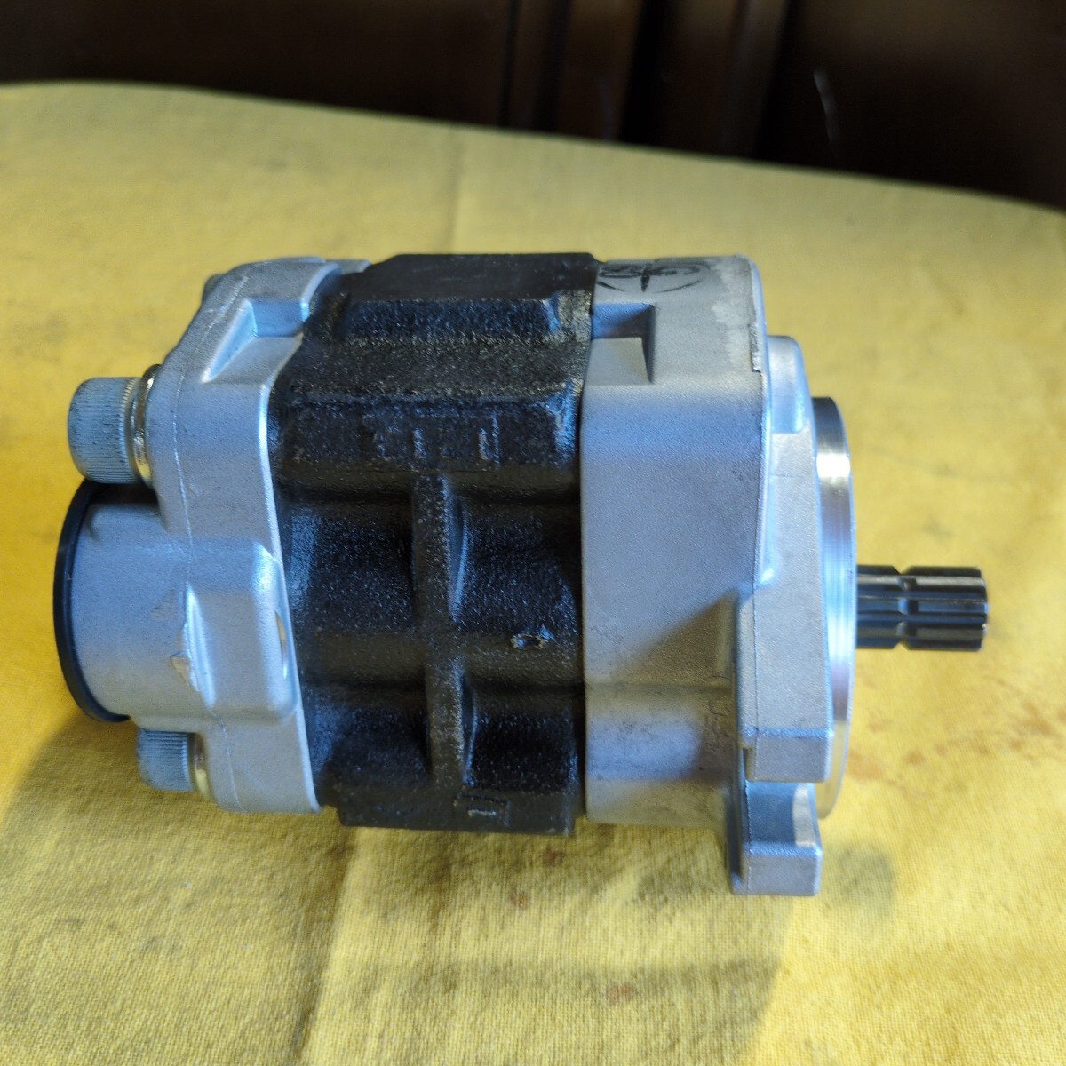 ●181 PTO油圧ポンプ、クレーンポンプ。。14089−01 0611−1247 未使用保管品。 PTO 最後の1台です。拍卖