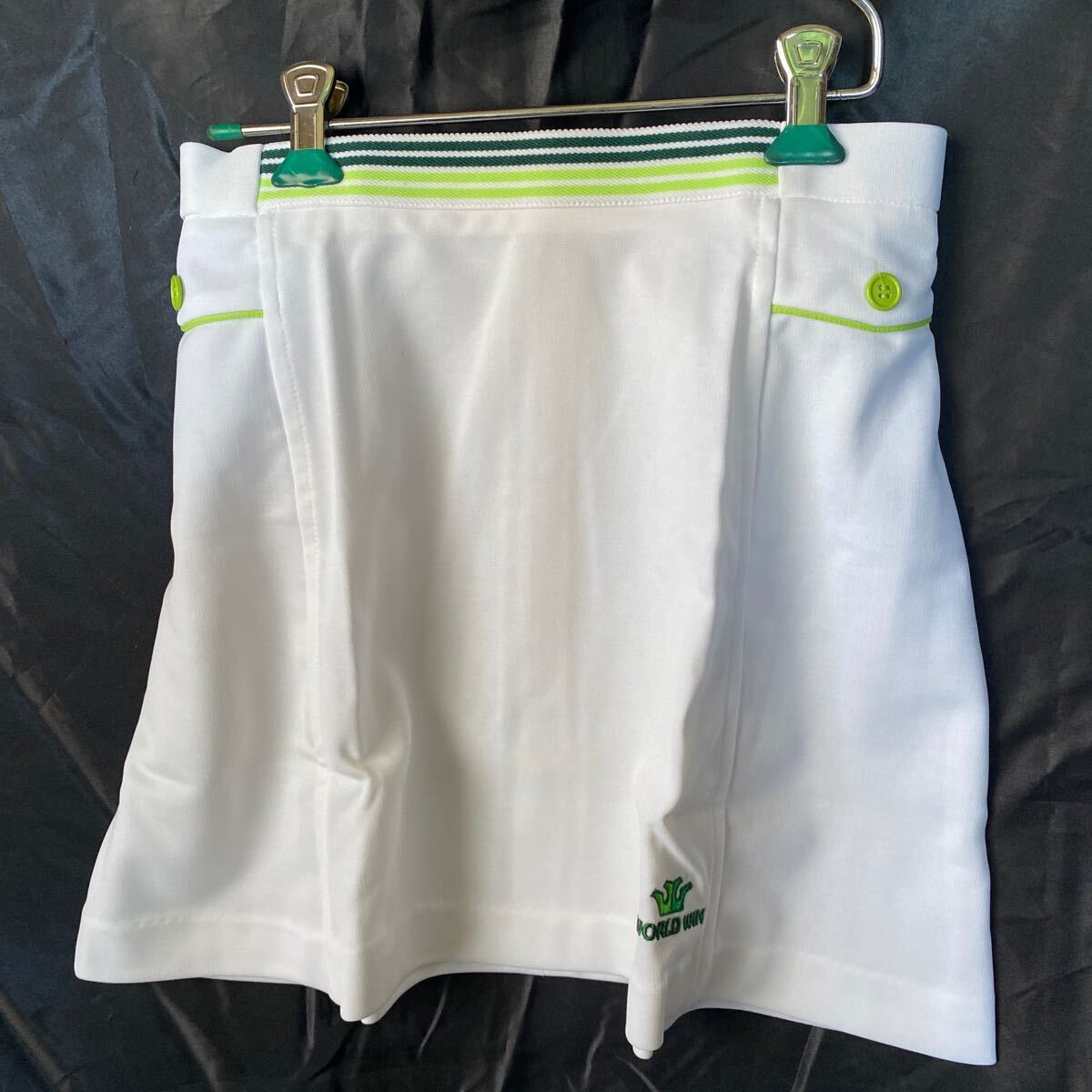 D69【新品未使用】WORLD WIN テニススコート *サイズ68 ホワイト×グリーン スポーツ テニス拍卖