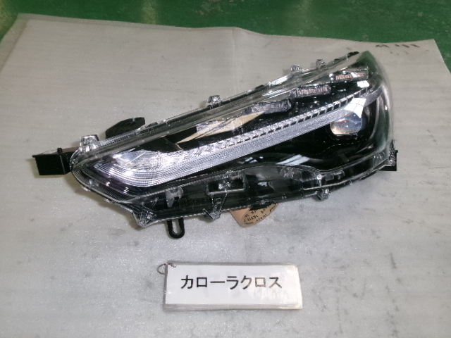 カローラクロス ZVG13 左ヘッドランプユニット LED 即決 7207拍卖