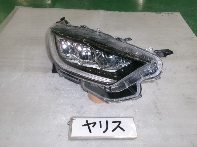 ヤリス MXPA10 右ヘッドランプユニット LED 即決 7208拍卖