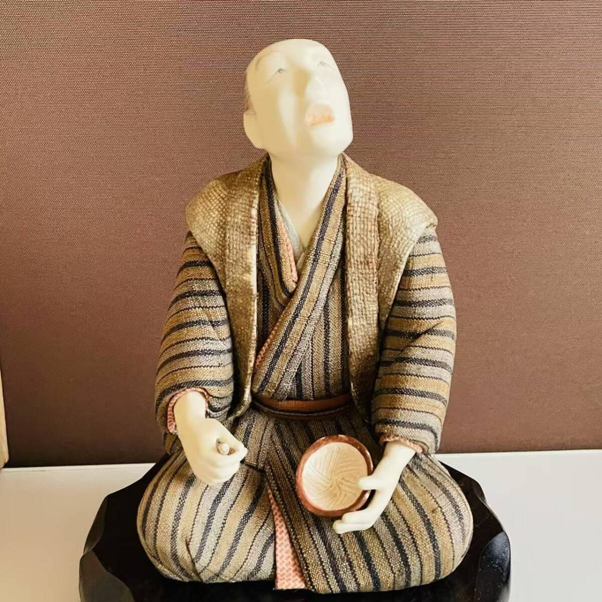 人形作家 坂本栄子 無駄になった餌 木目込人形 創作衣装人形 共箱付 高:20cm サイン入り 日本人形 古民藝 置物 オブジェ拍卖