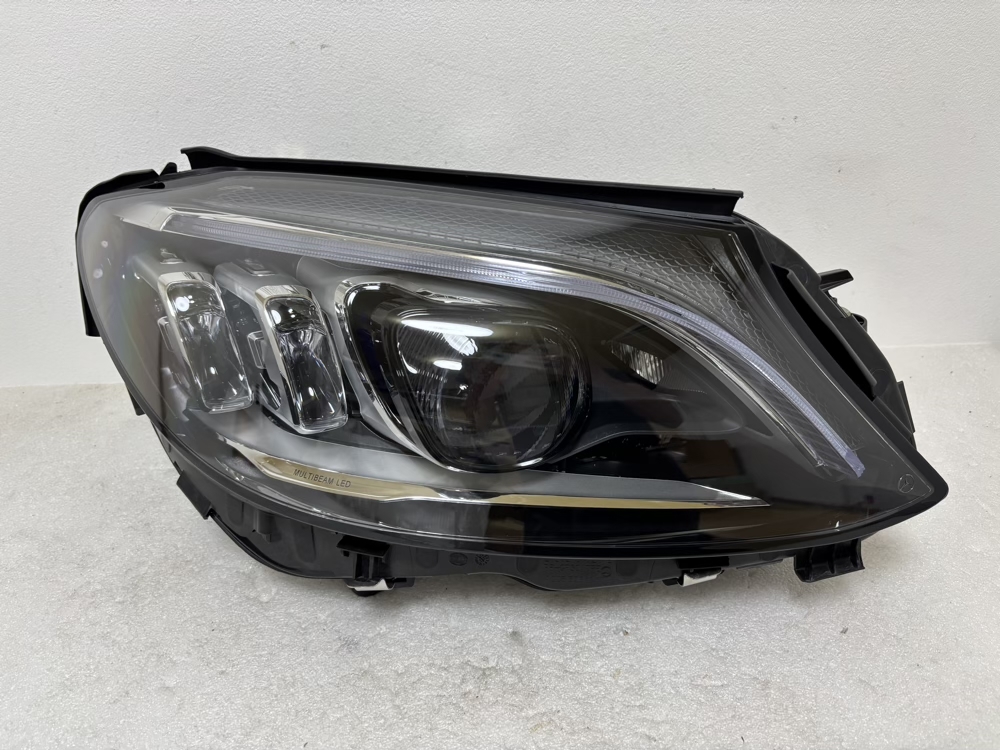 ☆良品☆ ベンツ Cクラス W205 後期 LED ヘッドライト 右 ☆5706拍卖
