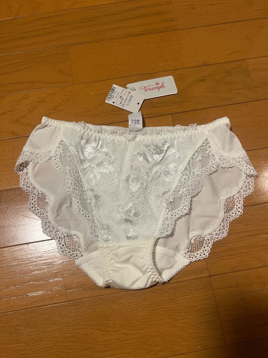 triumph トリンプ プレミアムレーベル TR0110高級ショーツ フロント刺繍ホワイト 新品未使用です。Mレギュラー拍卖
